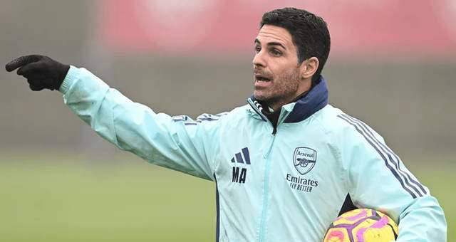 孔帕尼：球队处于困境时两名球员挺身而出，这就是我们的实力